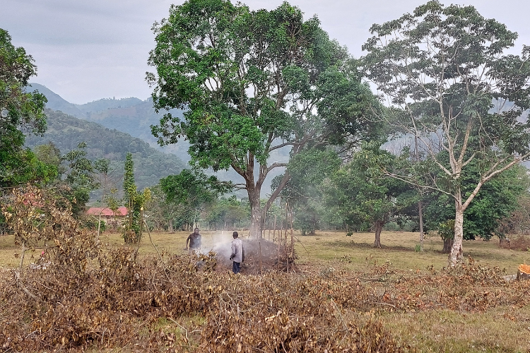 Making charcoal Buhomas