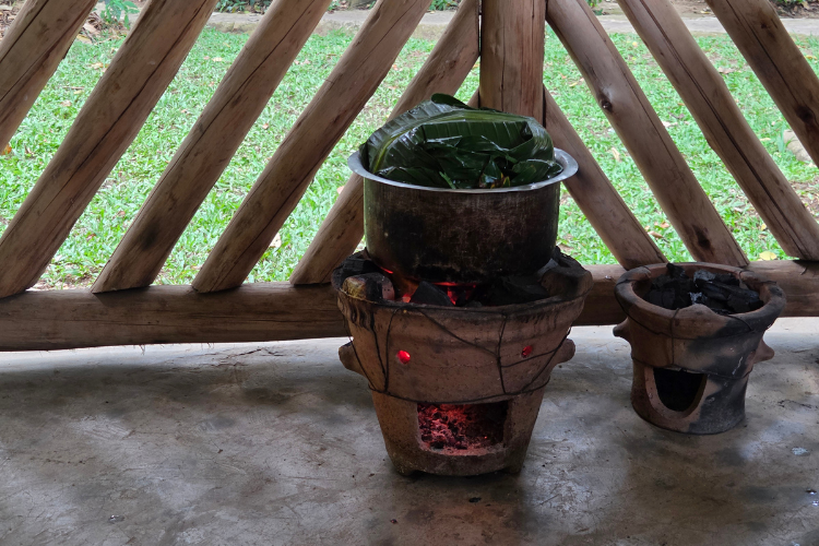 Ride for a woman cooking pot