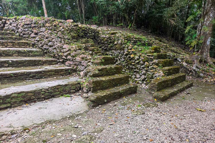 Four Versionsof Building Temple Lamanai